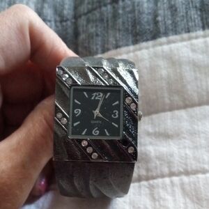 Elegant Silver Women's Quartz Watch